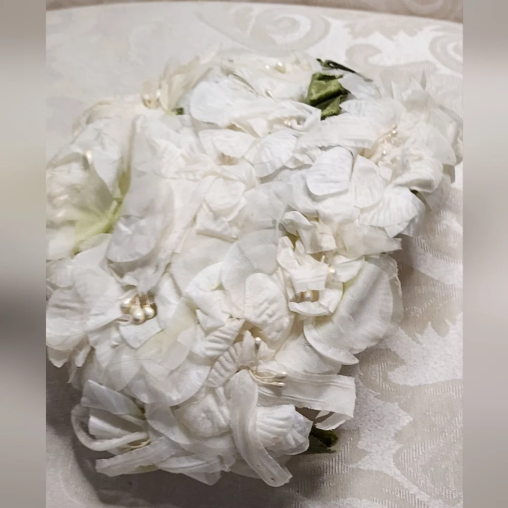 VINTAGE White Floral Hair Fascinator – Old Hollywood Glam Collectible Headpiece - Picture 8 of 9